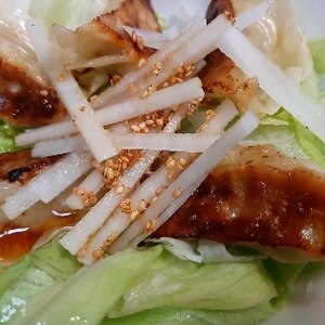 餃子と大根レタスのサラダ☆ごまドレッシング